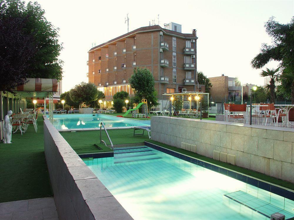 Hotel Marina Beach - Azzurro Club Ravenna Exterior foto