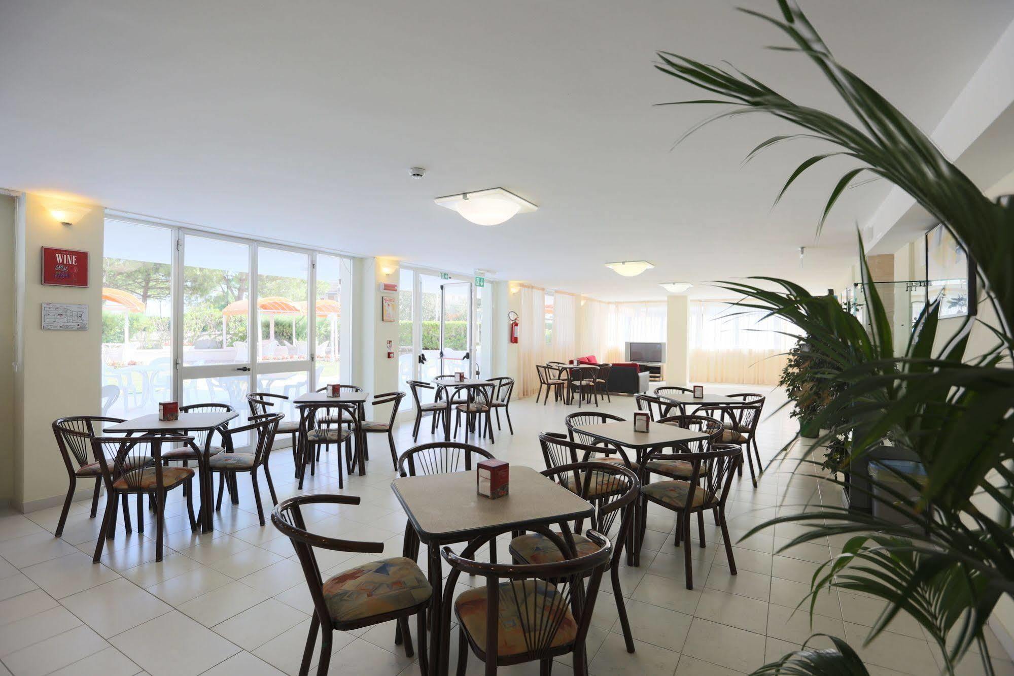 Hotel Marina Beach - Azzurro Club Ravenna Exterior foto
